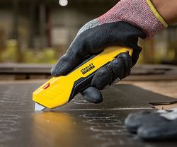 COUTEAU(cutter) DE SÉCURITÉ BIMATIÈRE À LAME GÂCHETTE ET LAME AUTO-RÉTRACTABLE FATMAX®