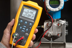 Calibrateur de pression portatif, génère pression et courant 0-24mA, mesure mA, VDC et T°
