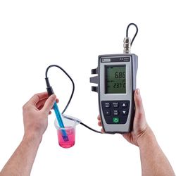 Phmètre portable étanche IP67 - -2 à 16pH - -1999 à +1999mV - mémorisation 100000 mesures - USB