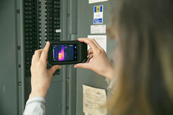 Caméra thermique ultra-compacte connectée, matrice 128x96, 54°x42°, 7.9mrad,  0.07°C, -20 à +300°C, +-3°C/3%, écran tactile, MSX, WiFi - Flir Ignite Cloud
