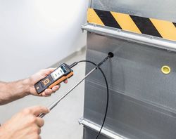 Kit Testo 440 avec sonde filaire télescopique de vitesse d´air à fil chaud - Appareil multifonction - bluetooth, USB